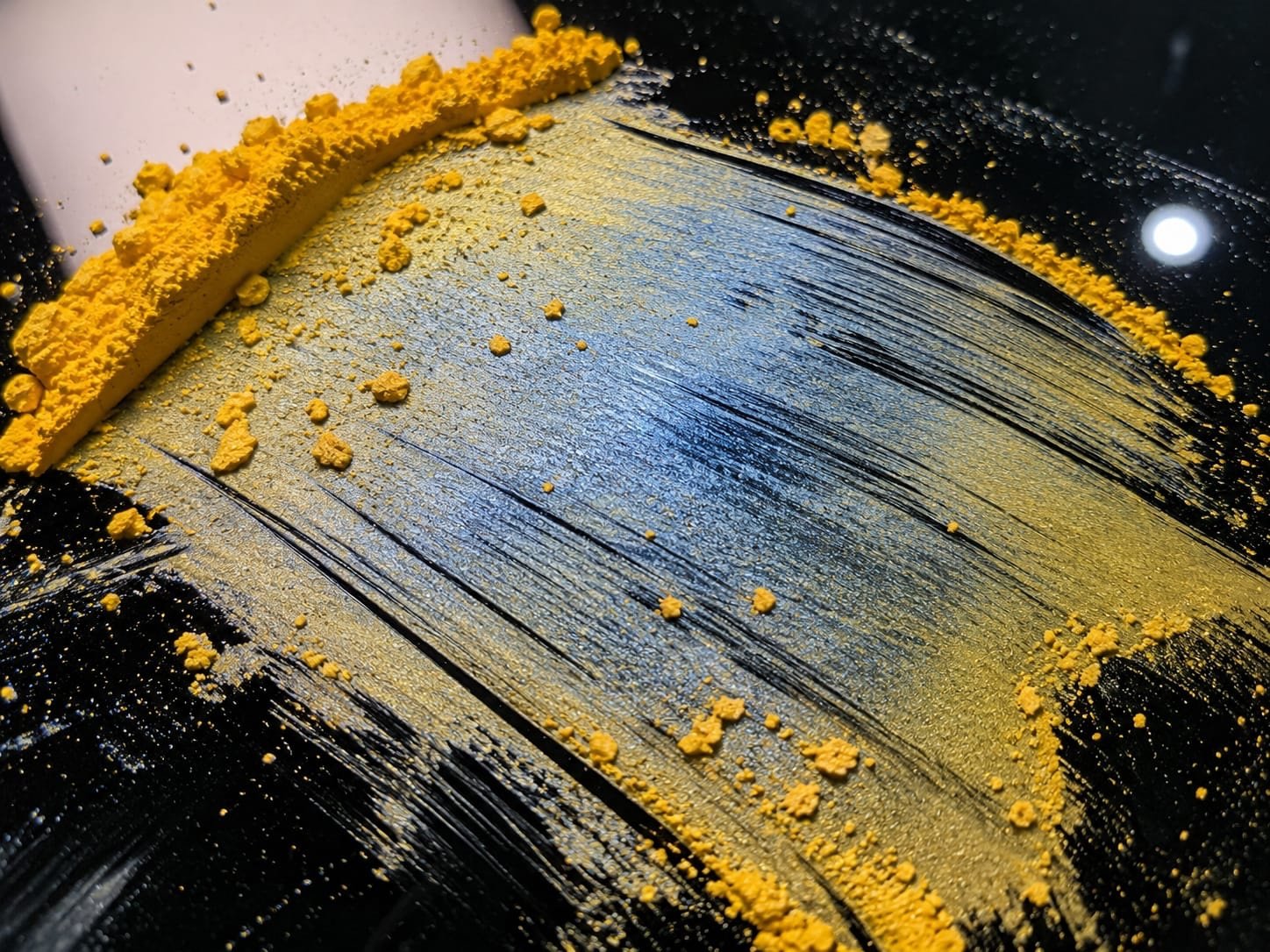 Yellow to Blue Shift pearlescent pigment